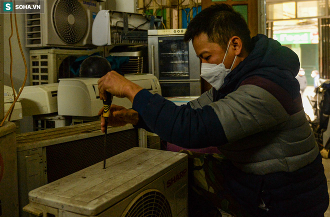 Vụ bé gái mắc kẹt trong ngôi nhà cháy ở Hà Nội: Anh thợ sửa điều hòa có đôi mắt cười kể về cảm giác “không thể nào tả được” bên khung cửa sổ sinh-tử - ảnh 9