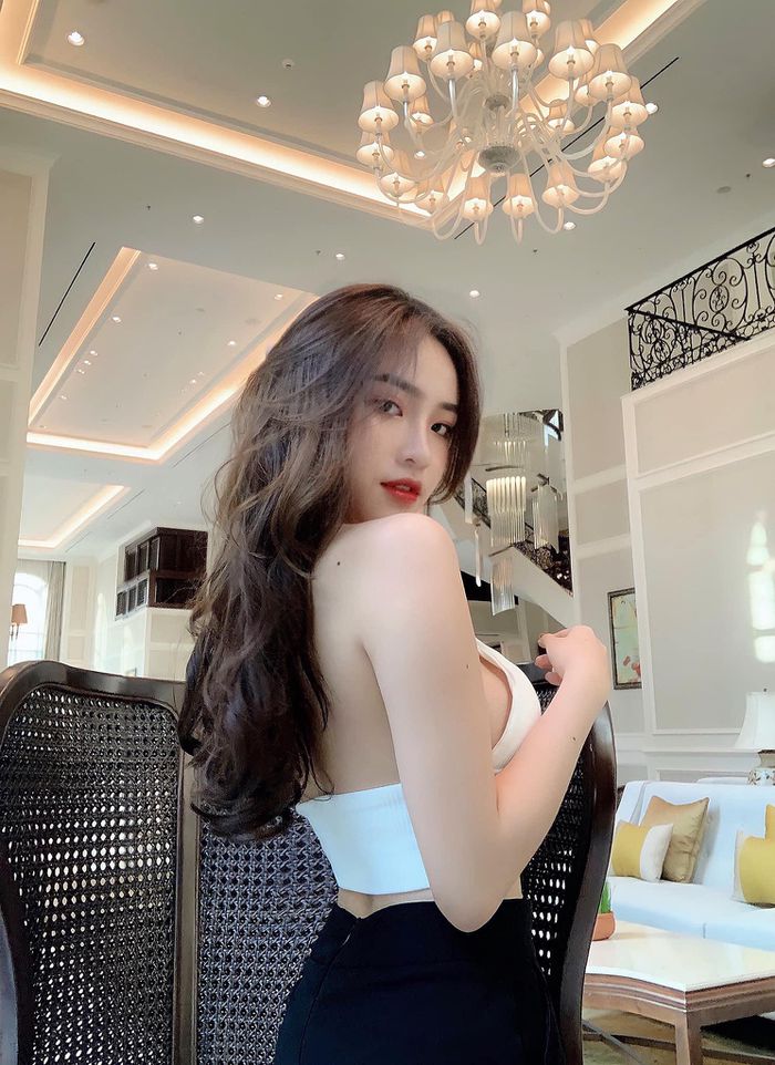 Hot girl Instagram Việt đẹp lạ, chỉ mặc gợi cảm khi chụp hình - ảnh 8