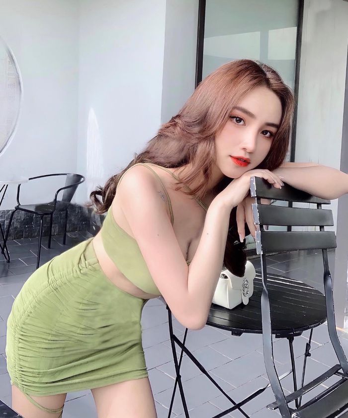 Hot girl Instagram Việt đẹp lạ, chỉ mặc gợi cảm khi chụp hình - ảnh 4