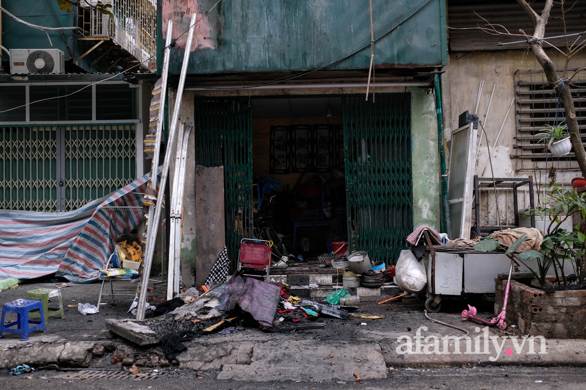 Vụ bé gái mắc kẹt trong ngôi nhà cháy ở Hà Nội: Anh thợ sửa điều hòa có đôi mắt cười kể về cảm giác “không thể nào tả được” bên khung cửa sổ sinh-tử - ảnh 1