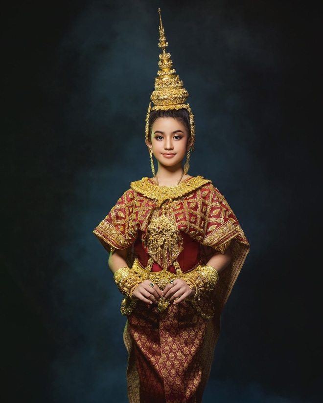 Tiểu công chúa Campuchia mới 10 tuổi đã lộ rõ nét đẹp xứng tầm mỹ nhân - ảnh 16