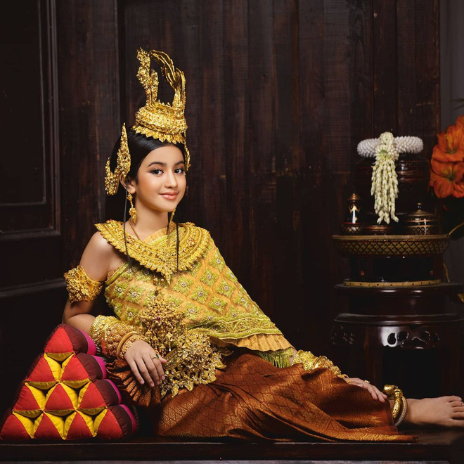 Tiểu công chúa Campuchia mới 10 tuổi đã lộ rõ nét đẹp xứng tầm mỹ nhân - ảnh 18