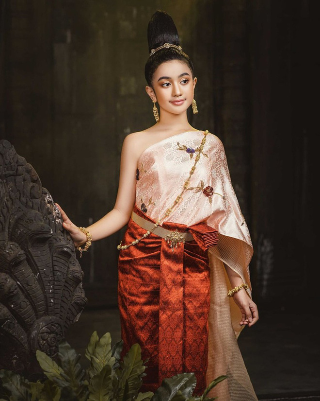 Tiểu công chúa Campuchia mới 10 tuổi đã lộ rõ nét đẹp xứng tầm mỹ nhân - ảnh 2