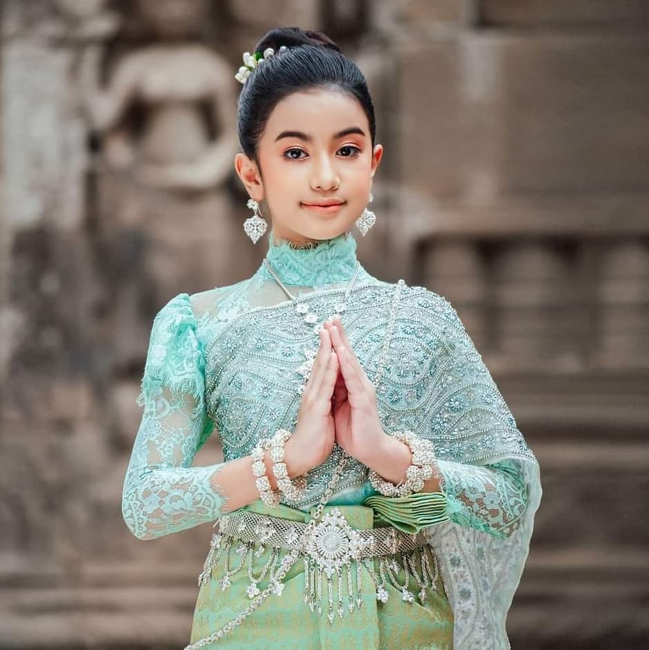 Tiểu công chúa Campuchia mới 10 tuổi đã lộ rõ nét đẹp xứng tầm mỹ nhân - ảnh 24