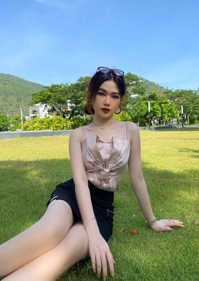 Hot girl Instagram Việt đẹp lạ, chỉ mặc gợi cảm khi chụp hình - ảnh 15