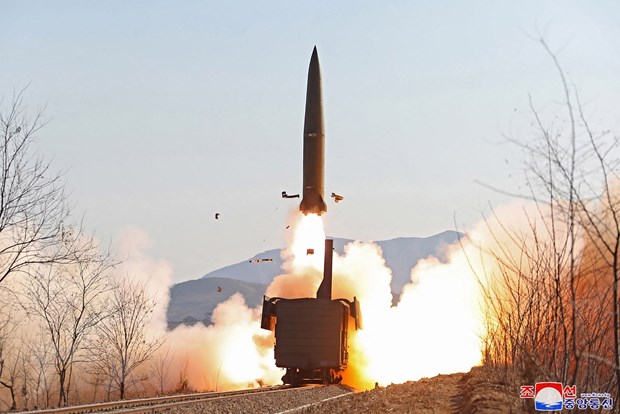 Triều Tiên tuyên bố phóng thành công 2 tên lửa hành trình chiến thuật - ảnh 1