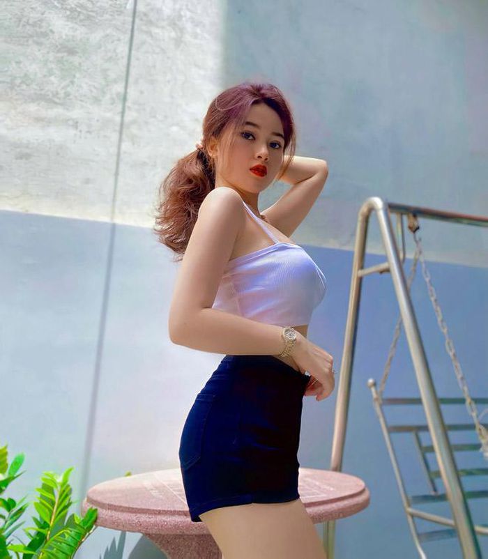 Hot girl Instagram Việt đẹp lạ, chỉ mặc gợi cảm khi chụp hình - ảnh 16