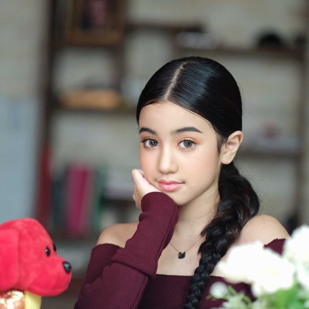 Tiểu công chúa Campuchia mới 10 tuổi đã lộ rõ nét đẹp xứng tầm mỹ nhân - ảnh 27