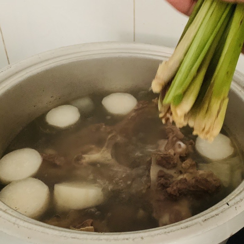 Cách nấu bún xương bò thơm ngon đơn giản tại nhà ai cũng mê - ảnh 9