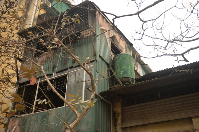 Vụ bé gái mắc kẹt trong ngôi nhà cháy ở Hà Nội: Anh thợ sửa điều hòa có đôi mắt cười kể về cảm giác “không thể nào tả được” bên khung cửa sổ sinh-tử - ảnh 8