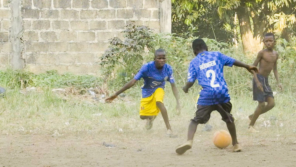 Hành động nhân văn của sao Chelsea có thể thay đổi cuộc đời 11 cậu bé ở châu Phi - ảnh 3