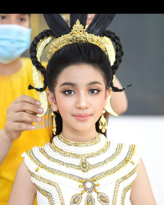 Tiểu công chúa Campuchia mới 10 tuổi đã lộ rõ nét đẹp xứng tầm mỹ nhân - ảnh 9