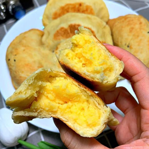 Gợi ý cách làm món bánh ăn sáng bằng chảo: Ngoài mềm mịn, trong nhân trứng bổ dưỡng - ảnh 1