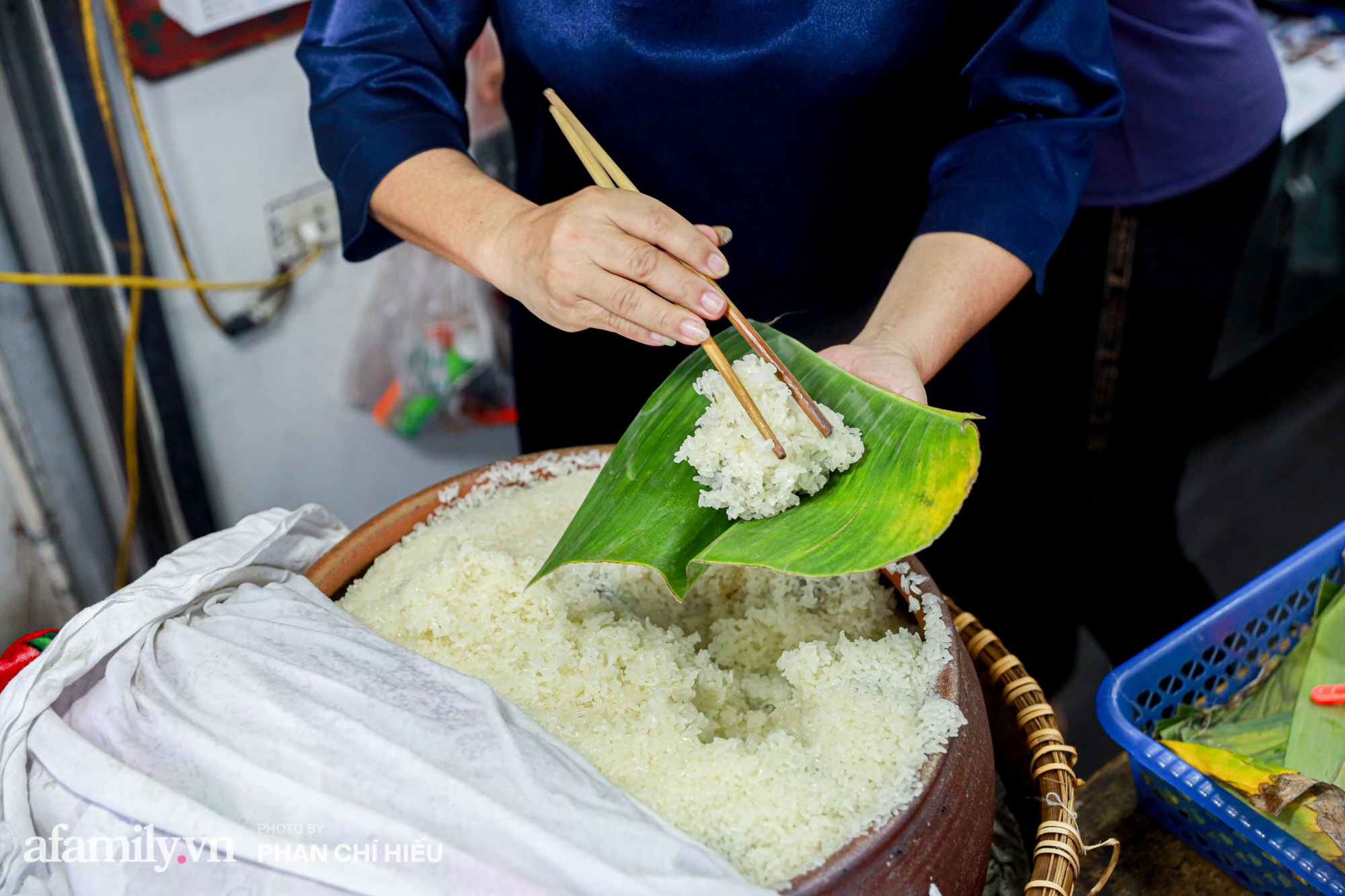 Người phụ nữ tay trắng tạo nên thương hiệu bánh khúc nổi tiếng nhất nhì Hà Nội nhờ 