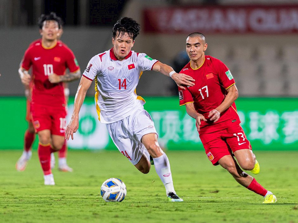 Báo Trung Quốc: “Cầu thủ Trung Quốc tâm lý yếu ớt, không dám đáp trả tuyển thủ Việt Nam” - ảnh 1