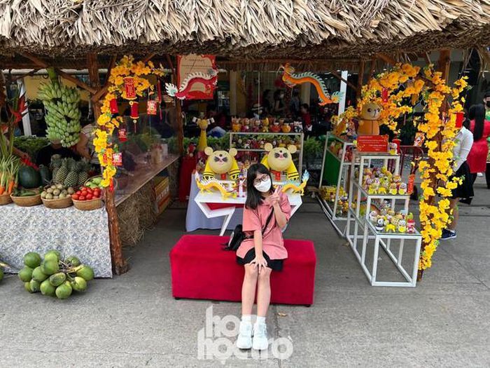 Từ cửa hàng hoa pop-up đến chợ Tết Việt, teen TP.HCM ‘khum’ lo thiếu chỗ check-in ngày Tết - ảnh 8