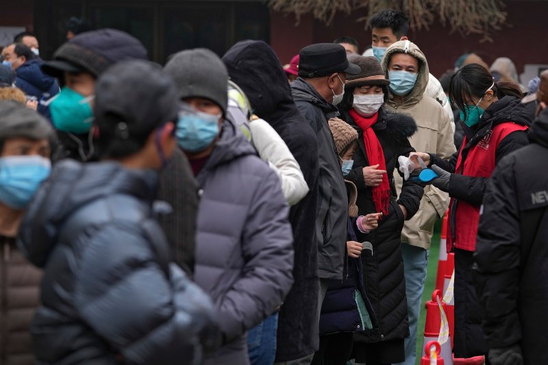 Số ca nhiễm tăng, các quận ở Bắc Kinh chạy đua xét nghiệm 