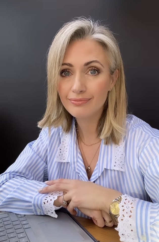 Nữ MC cuồng M.U ứa lệ khi đưa tin về Ukraine - ảnh 5