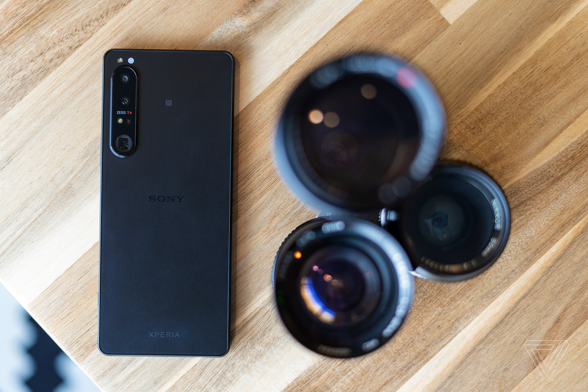 Smartphone mới của Sony có giá 1.600 USD, hệ thống camera đặc biệt - ảnh 2