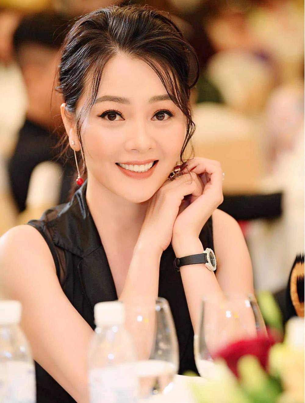 Hoa hậu Quý bà Hoàng Yến sau 13 năm đăng quang: Cuộc sống sung túc, U50 như gái đôi mươi - ảnh 4