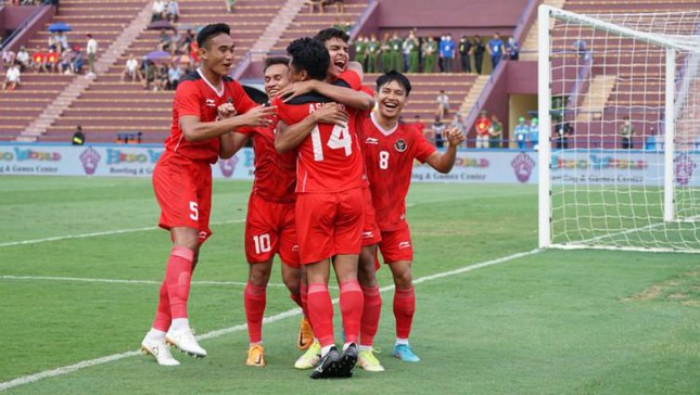 Báo Indonesia bất ngờ vì đội nhà được CĐV Việt Nam cổ vũ - ảnh 1