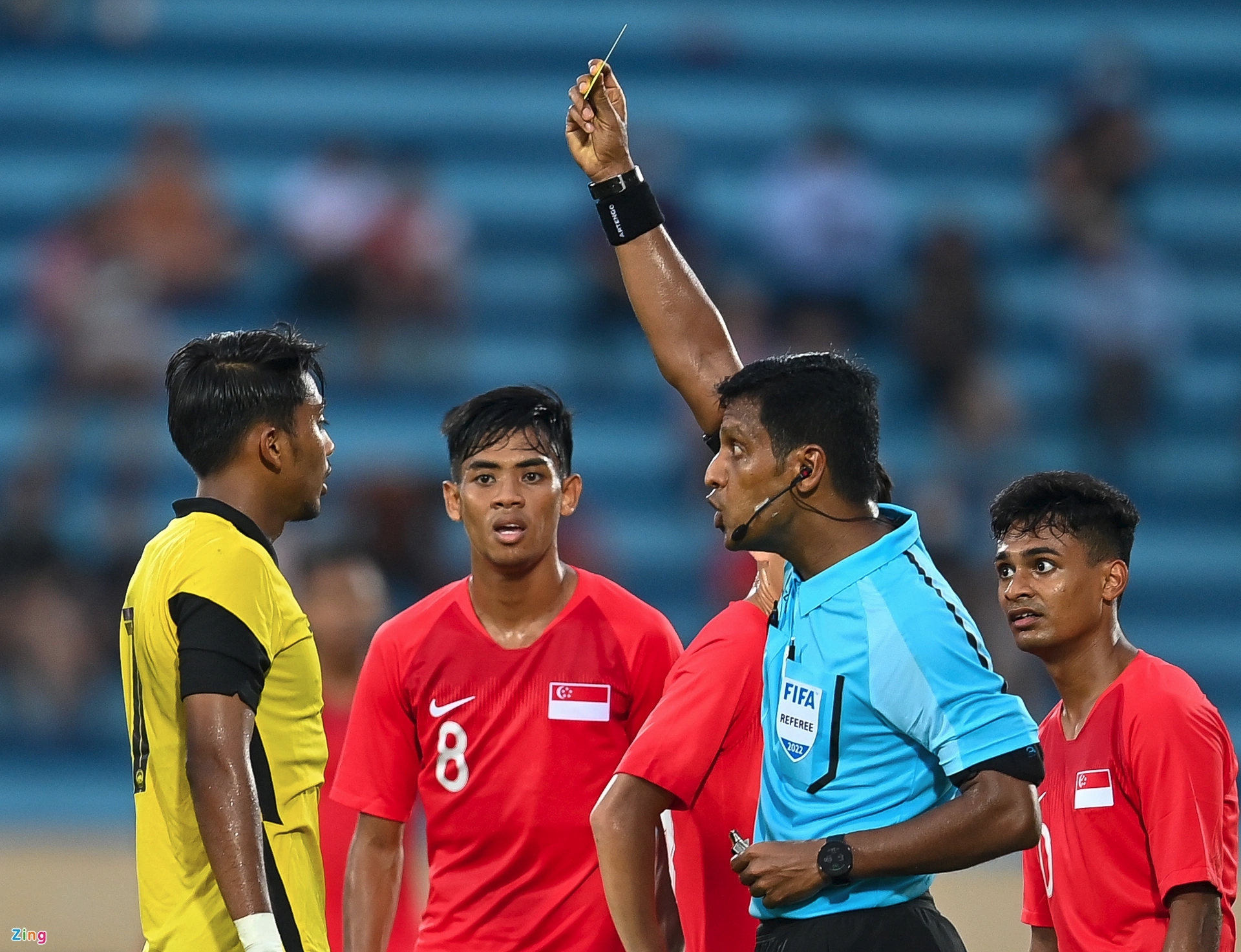 U23 Singapore - Malaysia tranh cãi nảy lửa trên sân Thiên Trường - ảnh 4