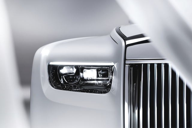 Rolls-Royce Phantom 2023 ra mắt: Tản nhiệt phát sáng, nhiều tùy chọn mới cho giới siêu giàu - ảnh 14