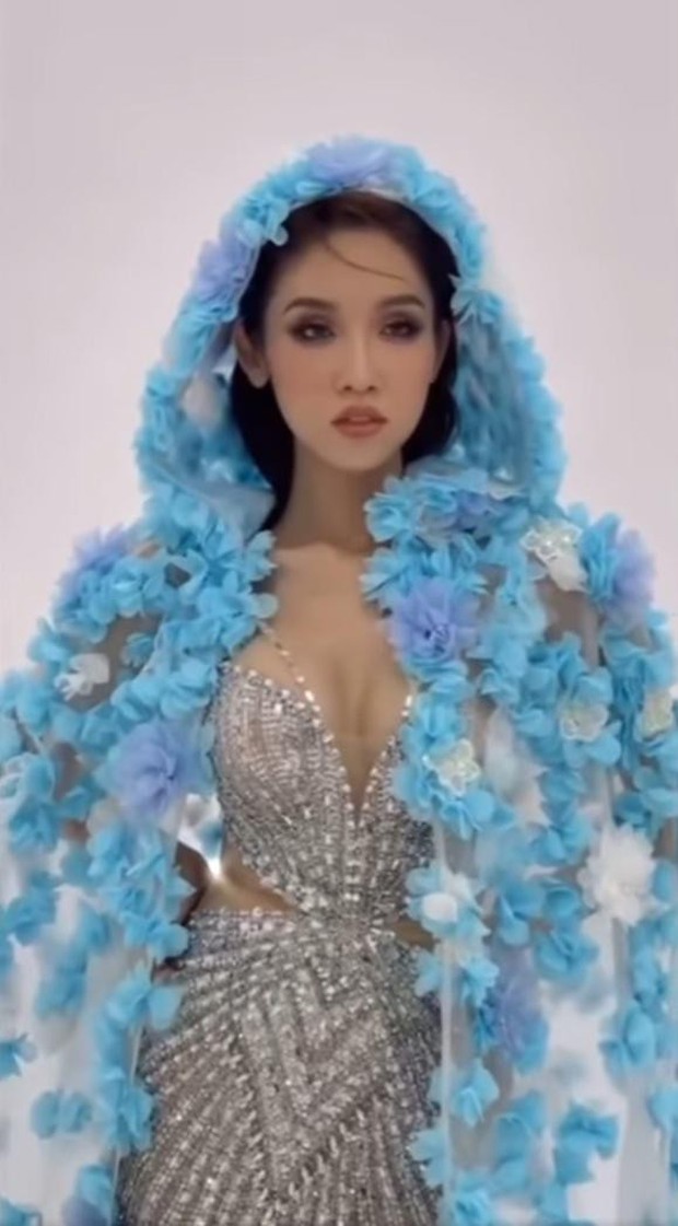 Mặc lại váy của Hoa hậu Thuỳ Tiên, người đẹp chuyển giới Đỗ Nhật Hà khoe vòng 1 nóng bỏng - ảnh 1