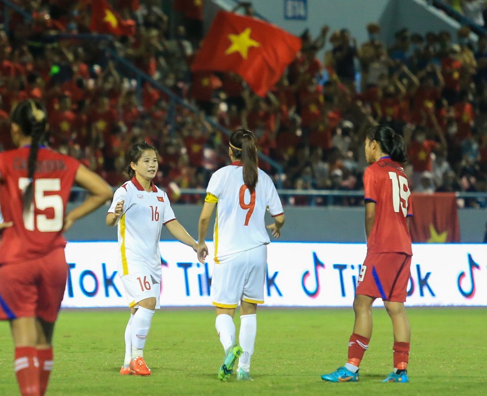 Hủy diệt Campuchia bằng cơn mưa bàn thắng, đội tuyển Việt Nam hiên ngang vào bán kết - ảnh 3