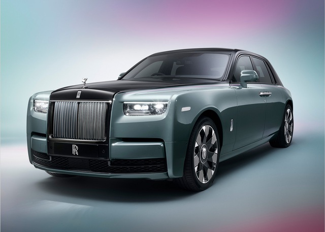 Rolls-Royce Phantom 2023 ra mắt: Tản nhiệt phát sáng, nhiều tùy chọn mới cho giới siêu giàu - ảnh 1