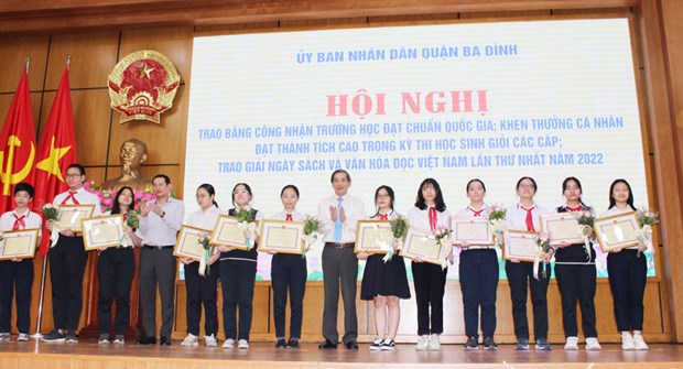 Hà Nội: Khen thưởng 180 học sinh xuất sắc năm học 2021-2022 - ảnh 1