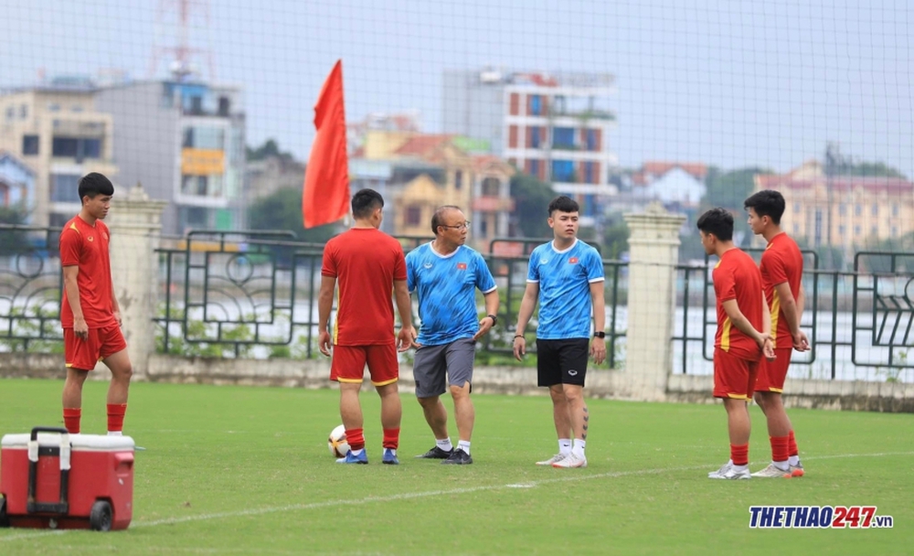 HLV Park gặp riêng Hoàng Đức, rèn kỹ 4 hậu vệ U23 Việt Nam - ảnh 2