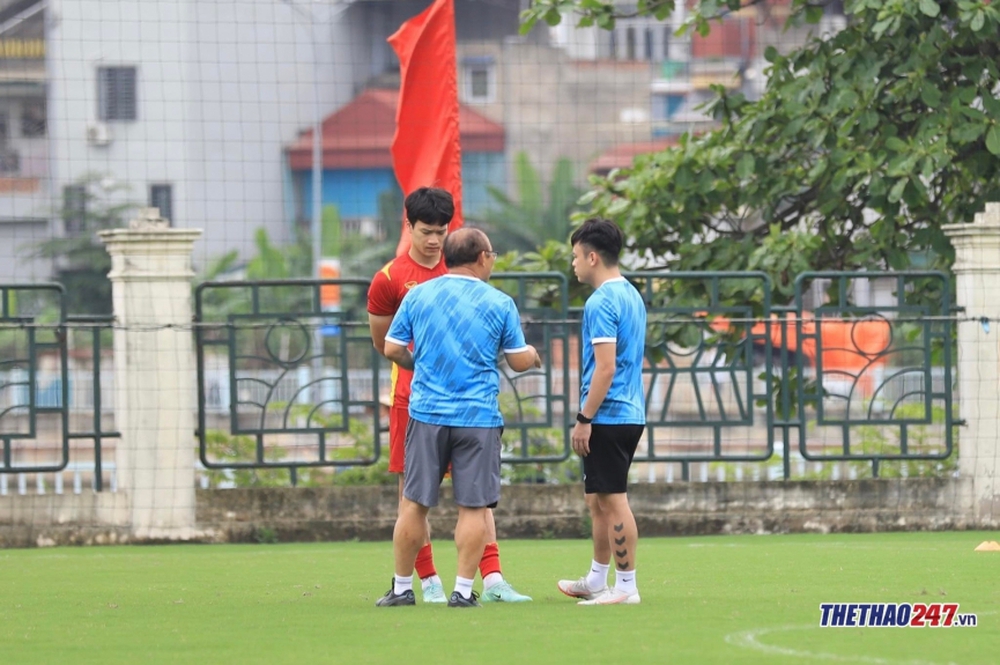 HLV Park gặp riêng Hoàng Đức, rèn kỹ 4 hậu vệ U23 Việt Nam - ảnh 3