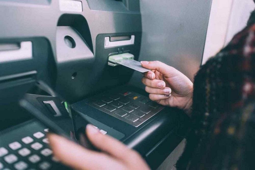 Năm ngân hàng cho phép thẻ căn cước công dân gắn chip rút tiền tại ATM - ảnh 1