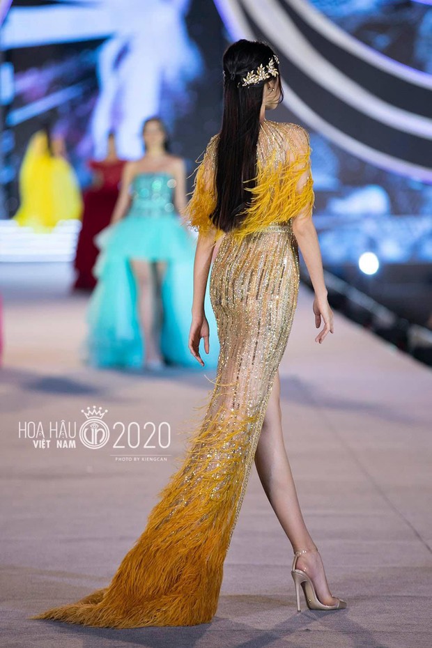 Diện lại váy lông vũ của Hoa hậu Ngọc Hân và Á hậu Ngọc Thảo, Phương Oanh vẫn đẹp gây mê - ảnh 16