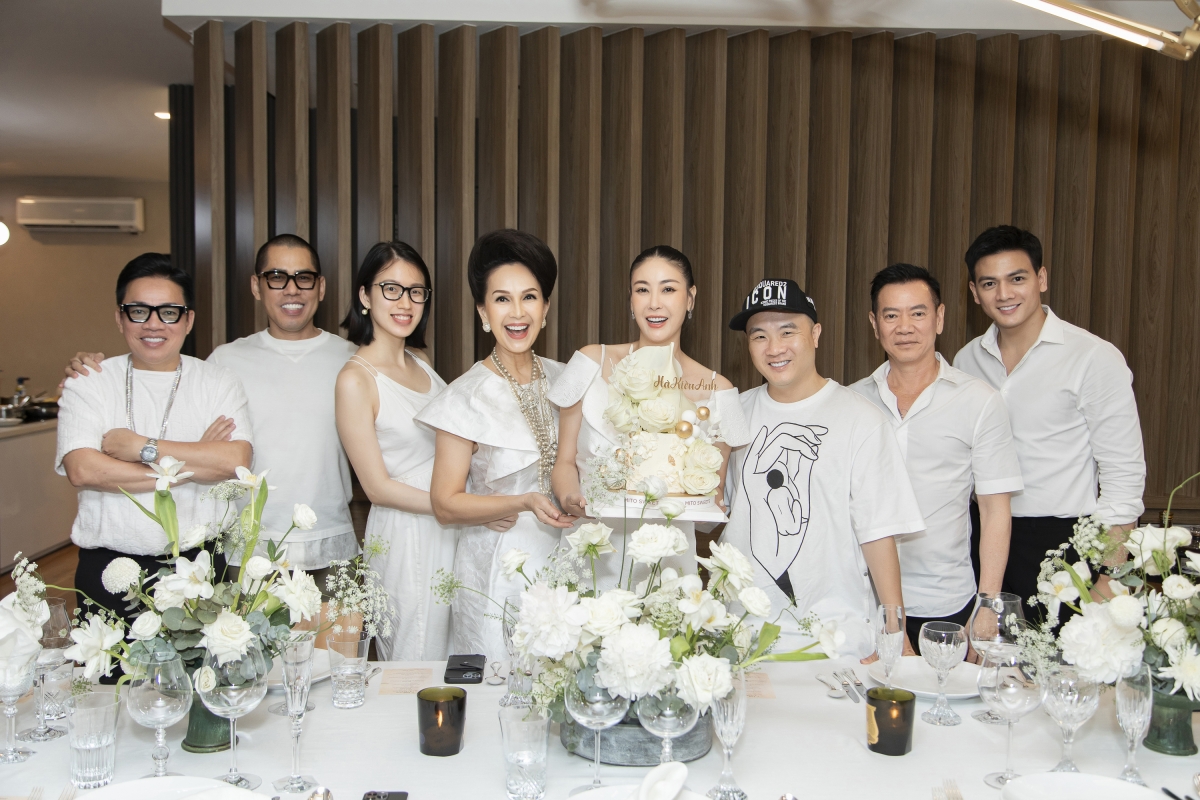 Diễm My, MC Thanh Thanh Huyền diện sắc trắng dự tiệc sinh nhật Hoa hậu Hà Kiều Anh - ảnh 1