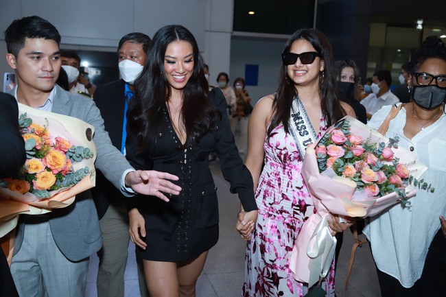 Đương kim Hoa hậu Hoàn vũ Harnaaz Kaur Sandhu đã đến Việt Nam, Á hậu Kim Duyên và fan tiếp đón nồng nhiệt - ảnh 1