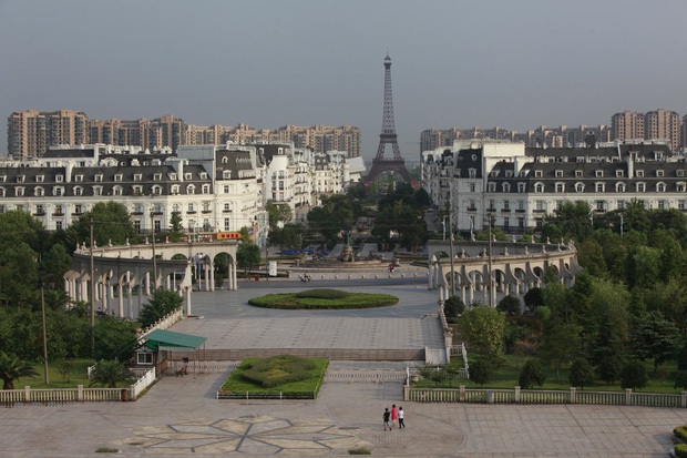 “Paris phiên bản lỗi” bỏ hoang của Trung Quốc: Từ tham vọng về thành phố hoa lệ giữa lòng châu Á tới cảnh ngán ngẩm hiện tại - ảnh 3