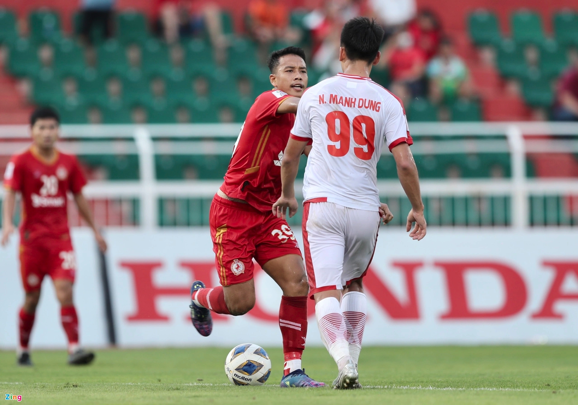 Nhâm Mạnh Dũng chơi nhạt nhòa trong lần đầu đá chính ở AFC Cup - ảnh 3