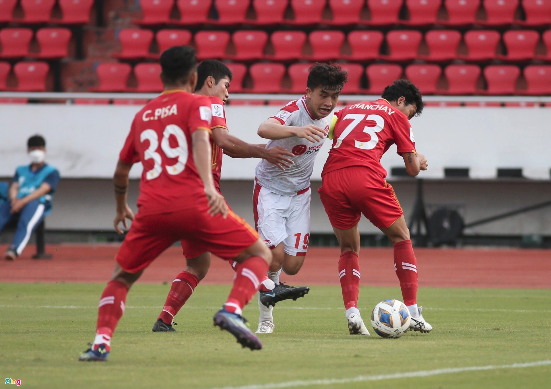 Nhâm Mạnh Dũng chơi nhạt nhòa trong lần đầu đá chính ở AFC Cup - ảnh 7
