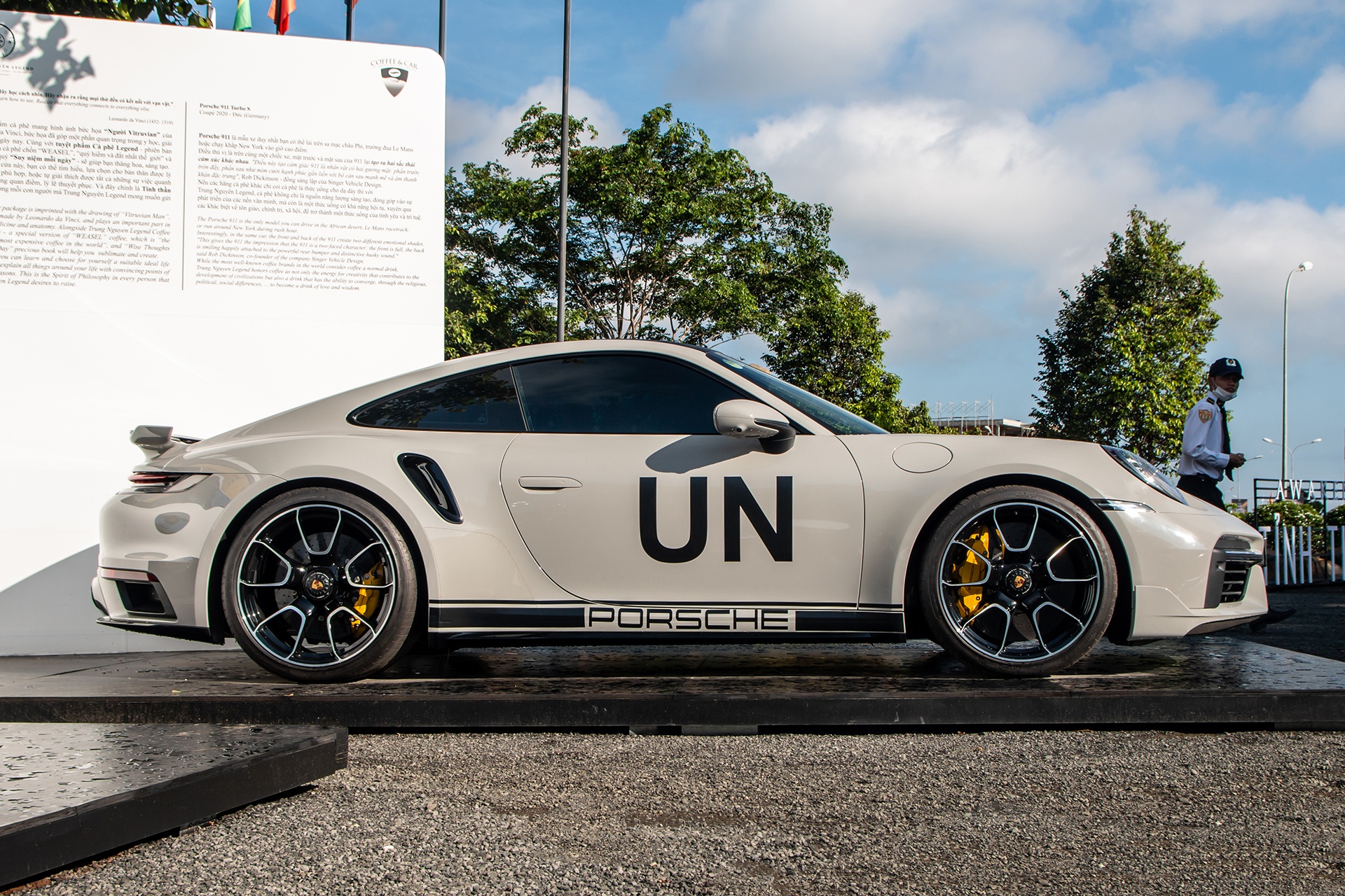 Cận cảnh Porsche 911 Turbo S thế hệ mới với màu sơn độc tại TP.HCM - ảnh 13