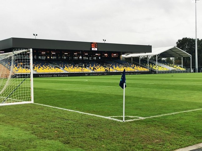 Cận cảnh sân vận động của Pau FC: Chỉ có 2 khán đài, sức chứa vỏn vẹn 4.000 người - ảnh 1