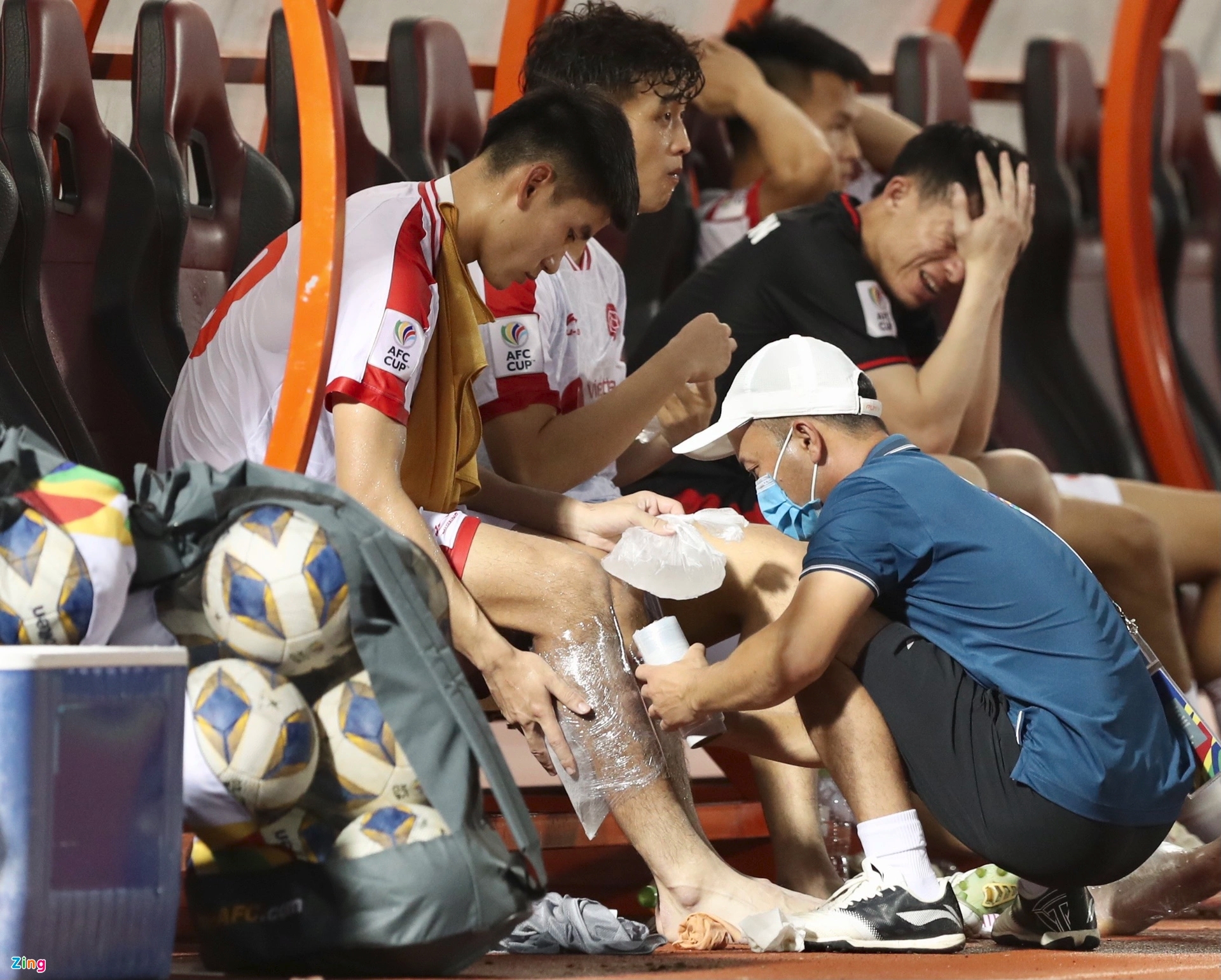 Nhâm Mạnh Dũng chơi nhạt nhòa trong lần đầu đá chính ở AFC Cup - ảnh 6