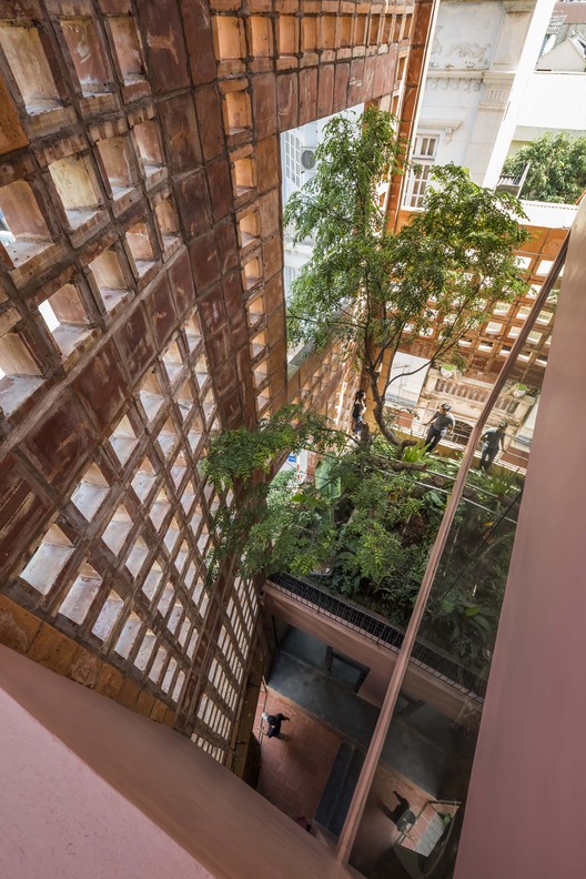 Nhà Bát Tràng bọc gốm từ trong ra ngoài: Kiến trúc đẹp độc lạ của Việt Nam chinh phục liền 2 giải quốc tế tầm cỡ - ảnh 5