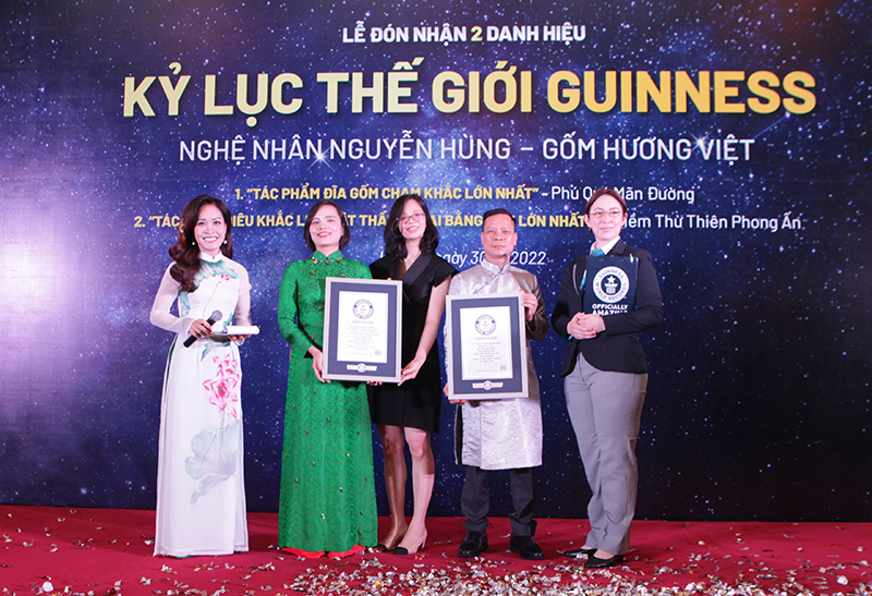 2 tác phẩm gốm của nghệ nhân Nguyễn Hùng được trao kỷ lục Guinness thế giới - ảnh 2