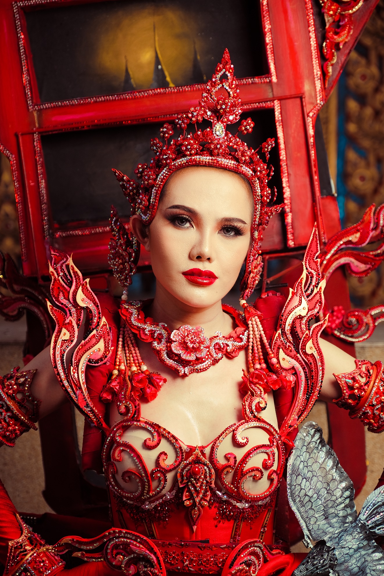 CEO Hương Nam Production House gây sốt cộng đồng mạng với bộ ảnh “National costume” Thái Lan - ảnh 12