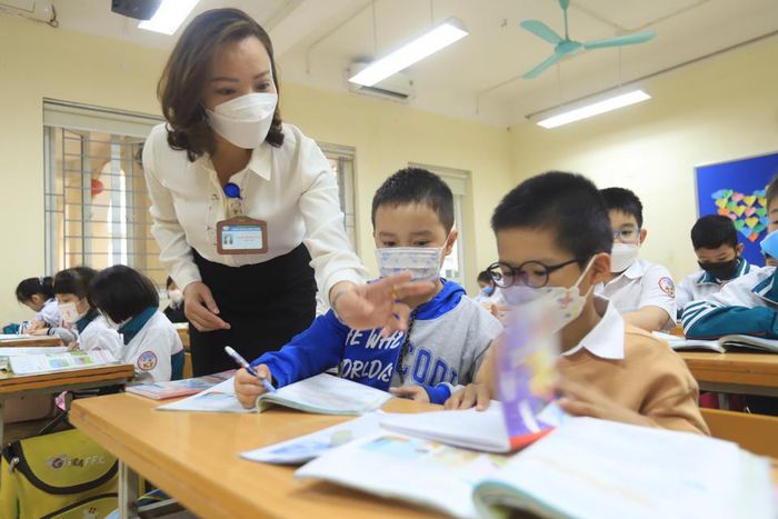 Hà Nội khen thưởng 100 trẻ em tiêu biểu Thủ đô vượt khó học tốt - ảnh 13