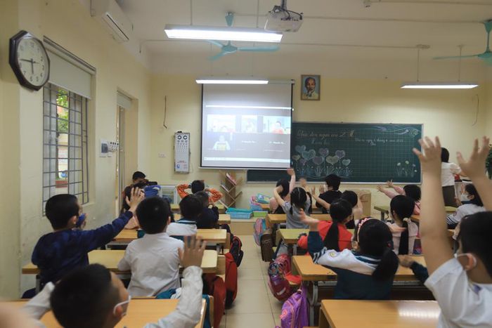 Hà Nội khen thưởng 100 trẻ em tiêu biểu Thủ đô vượt khó học tốt - ảnh 14