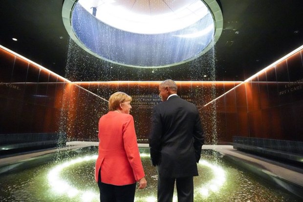 Cựu Thủ tướng Merkel và cựu Tổng thống Obama tham quan Bảo tàng NMAAHC - ảnh 2