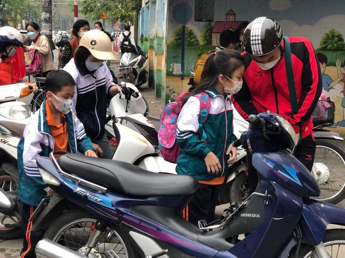 Hà Nội khen thưởng 100 trẻ em tiêu biểu Thủ đô vượt khó học tốt - ảnh 6